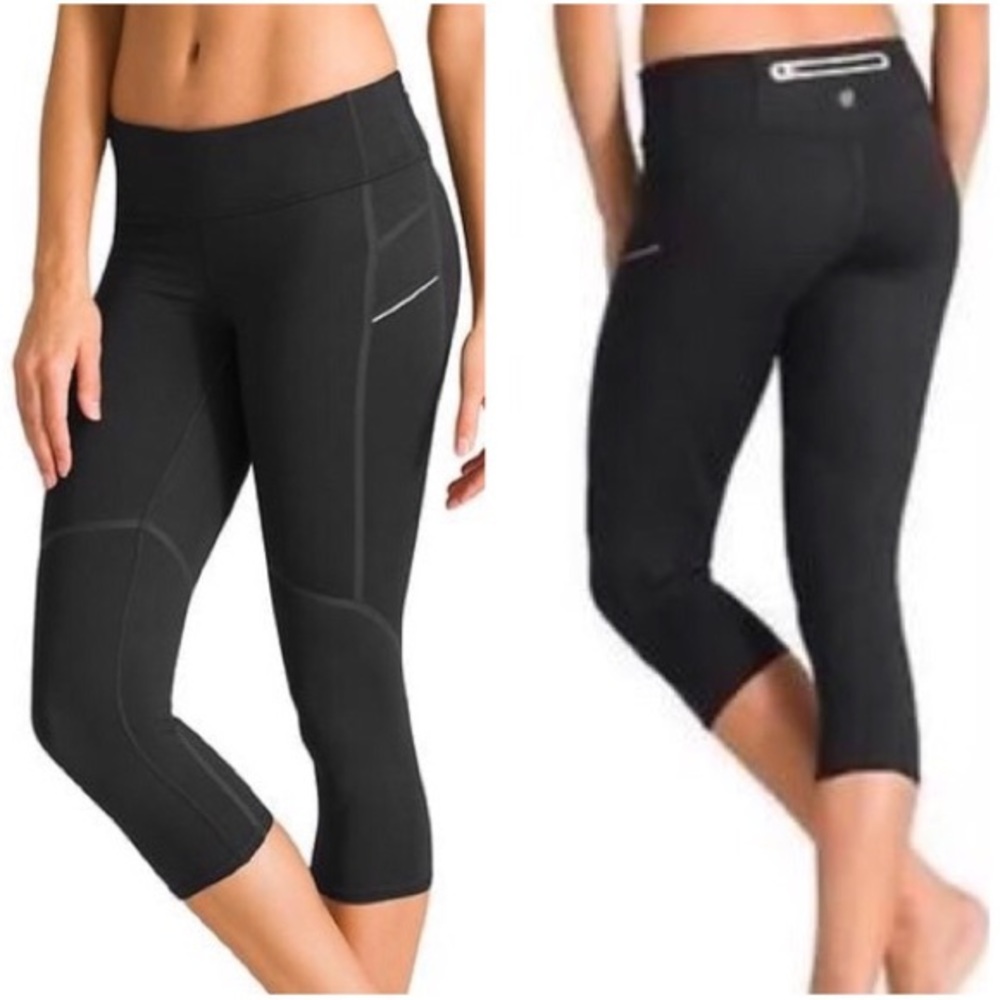 ATHLETA Black Stride Capri Crop Leggings